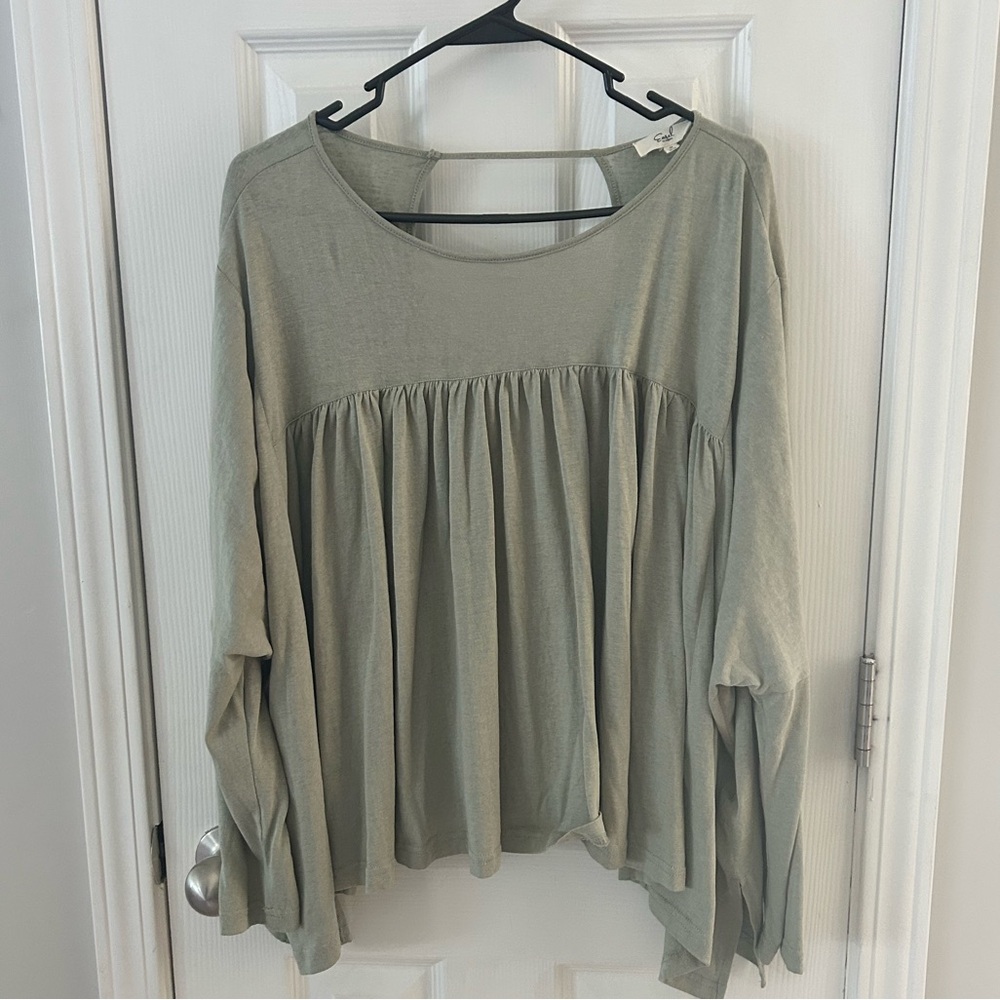 Easel Women’s Boutique Top